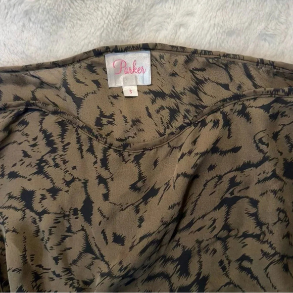 Parker Silk Animal Print Army Green Brown Black Design Ruffle Blouse Smocked S - Picture 3 of 12